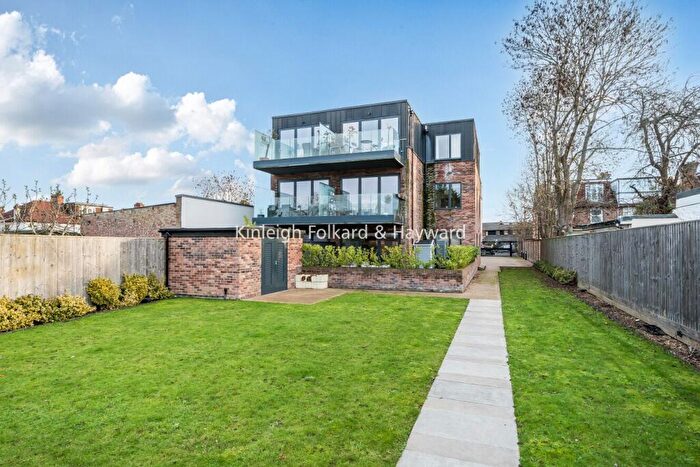 2 Bedroom Flat For Sale In Woodhouse Road, London, N12