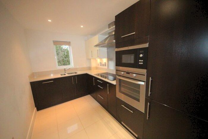 2 Bedroom Property To Rent In Horsham Road, Dorking, RH4