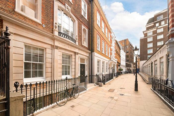 1 Bedroom Flat For Sale In Warwick Court, Bloomsbury, WC1R