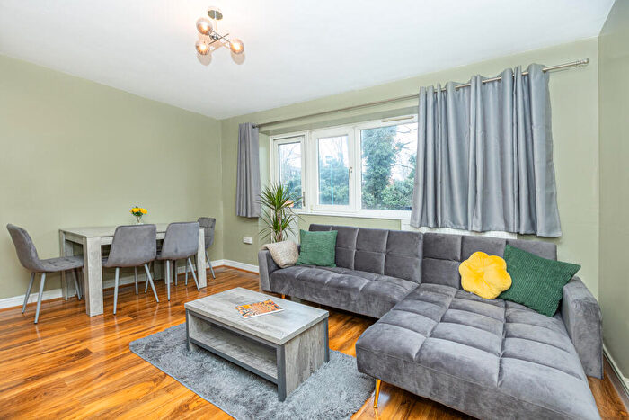 3 Bedroom Apartment To Rent In Amory House, Islington, N1