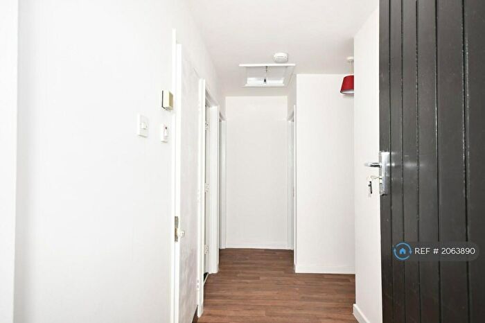 3 Bedroom Flat To Rent In Oakenholt Ln., Mold, CH7