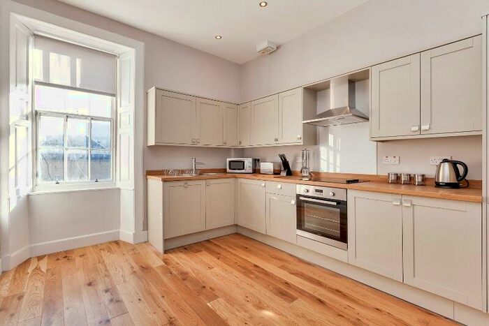 3 Bedroom Flat To Rent In Hanover Street, City Centre, Edinburgh, EH2