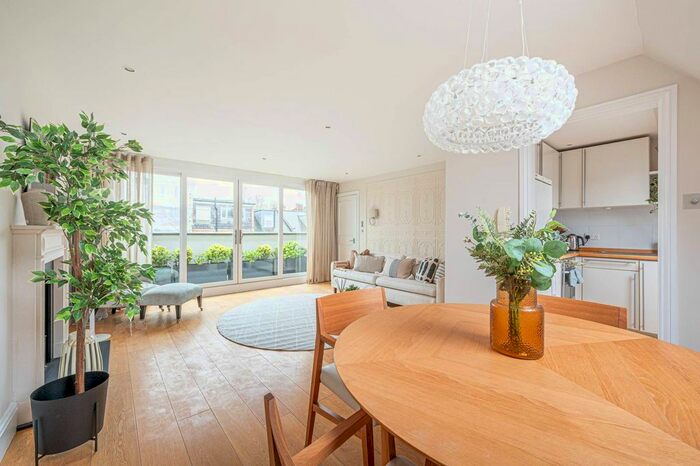 2 Bedroom Flat To Rent In Carlingford Road, Hampstead, London, NW3