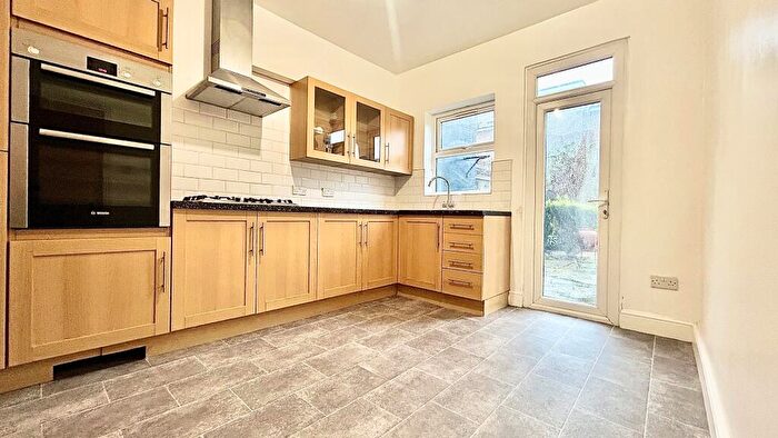 2 Bedroom House To Rent In Renness Road, Walthamstow, E17