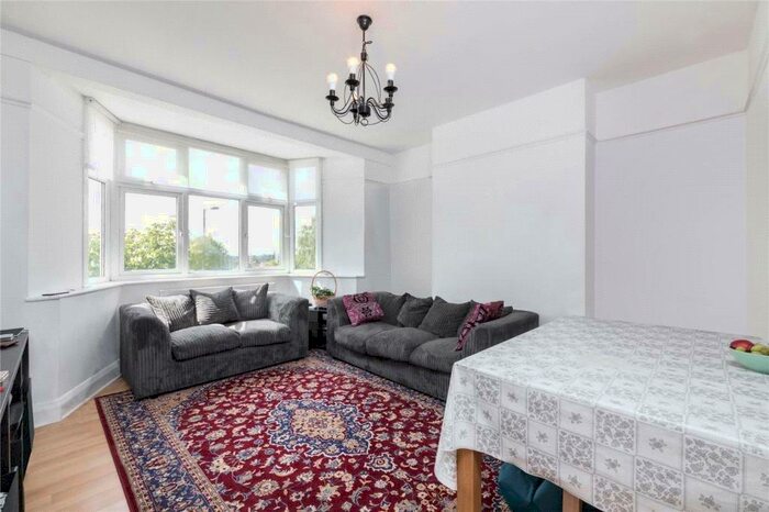 2 Bedroom Apartment To Rent In East End Road, London, N2