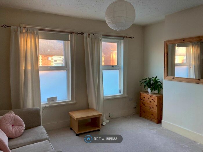 1 Bedroom Flat To Rent In Top, Reading, RG30