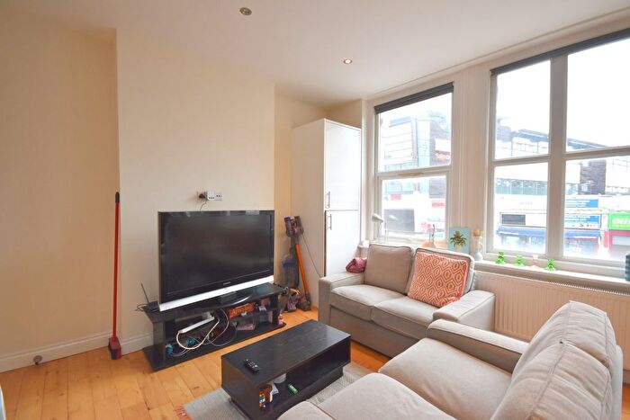 4 Bedroom Flat To Rent In Tooting High Street, London, SW17