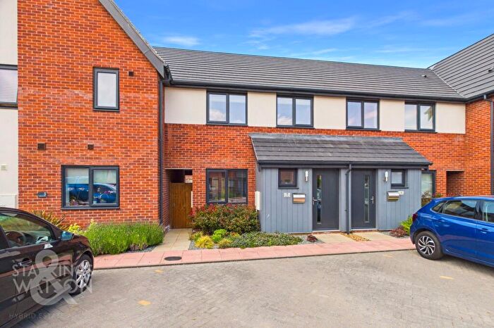3 Bedroom Terraced House For Sale In Aldridge Drive, Poringland, Norwich, NR14