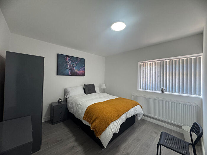 1 Bedroom House Of Multiple Occupation To Rent In Oval Road, Tipton, West Midlands, DY4