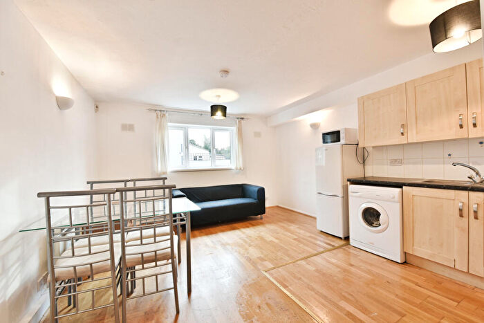 1 Bedroom Apartment To Rent In Ambassador Square, London, E14