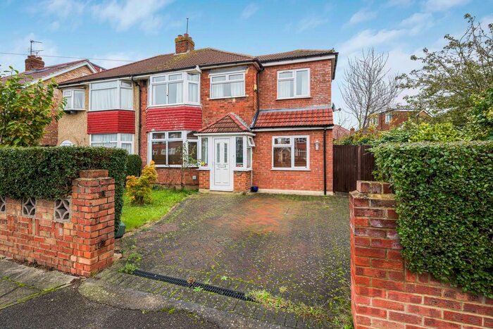 4 Bedroom Semi-Detached House To Rent In Ryefield Avenue, Hillingdon, Uxbridge, UB10