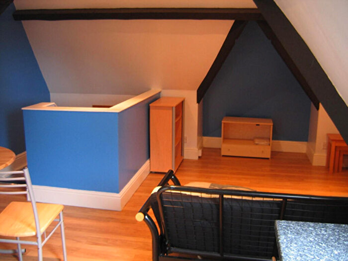 2 Bedroom Flat To Rent In Hyde Terrace, Leeds, LS2