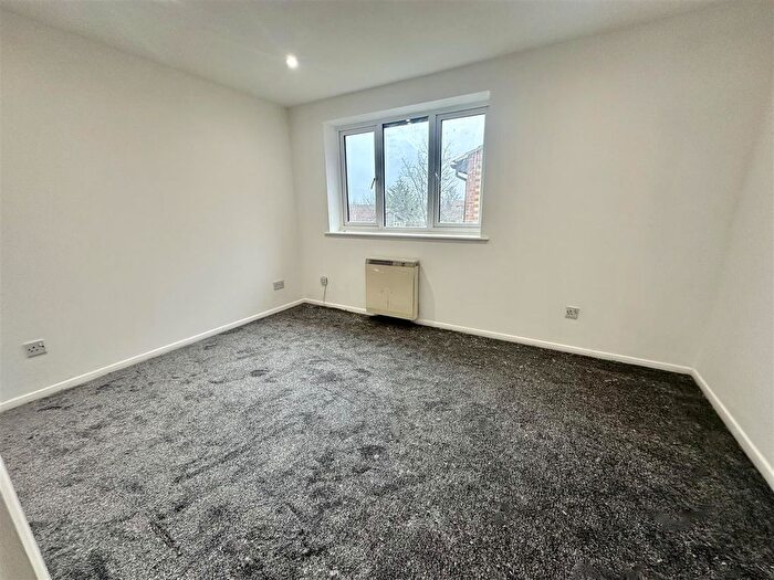 1 Bedroom Flat To Rent In Crusader Way, Watford, Hertfordshire, WD18