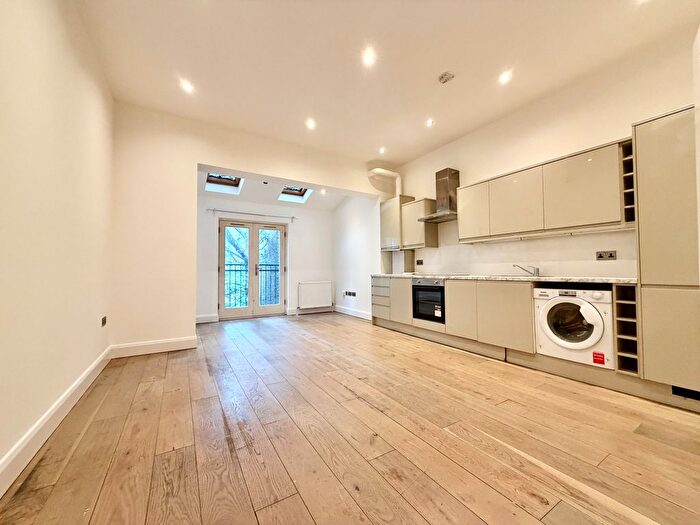 2 Bedroom Flat To Rent In North End Road, London, W14