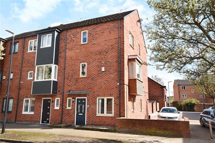 4 Bedroom End Terrace House For Sale In Beeston Way, Allerton Bywater, Castleford, West Yorkshire, WF10