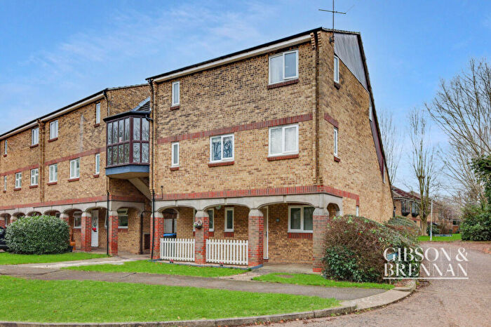 1 Bedroom Flat For Sale In Woodstock Crescent, Basildon, SS15