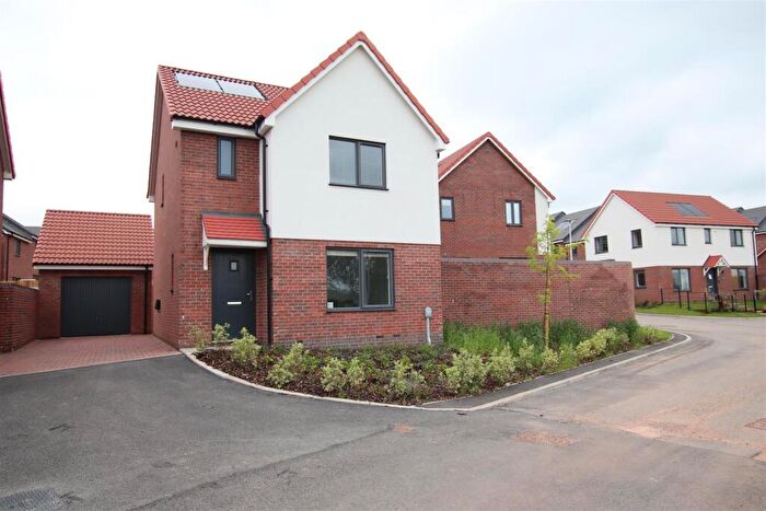 3 Bedroom Detached House For Sale In Marfona Gardens, Tithebarn, Exeter, EX1