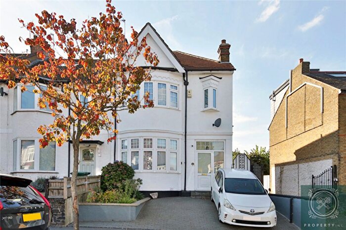 4 Bedroom Terraced House To Rent In Grove Road, North Finchley, N12