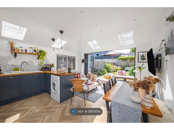 2 Bedroom Flat To Rent In Buckland Road, London, E10