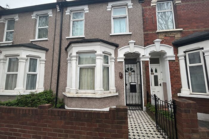2 Bedroom Terraced House To Rent In East Ham, E6