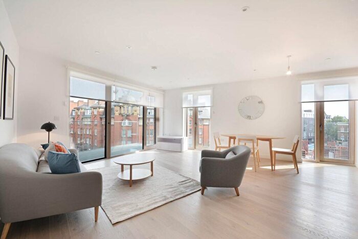 2 Bedroom Flat To Rent In Rodney Road, Elephant And Castle, London, SE17