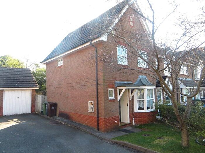 3 Bedroom End Of Terrace House For Sale In Avenbury Drive, Solihull, West Midlands, B91
