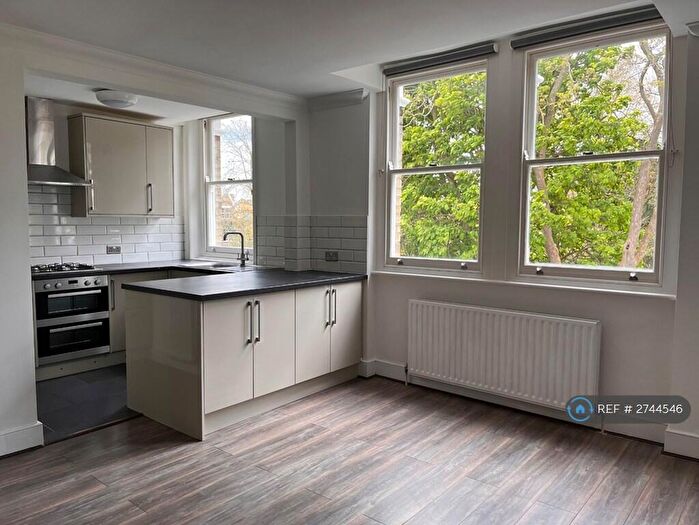 2 Bedroom Flat To Rent In St. Andrews Square, Surbiton, KT6