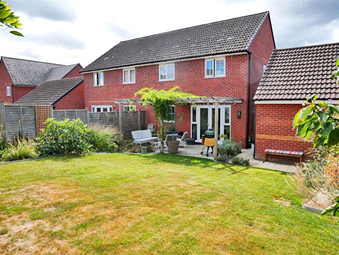 4 Bedroom Semi Detached House For Sale In Hurricane Drive, Calne, SN11