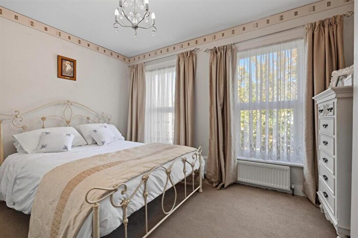 3 Bedroom End Of Terrace House For Sale In Elmhurst Road, Enfield, EN3