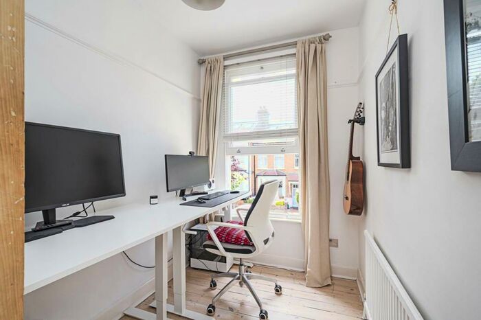 3 Bedroom Terraced House To Rent In Pearl Road, Walthamstow, London, E17