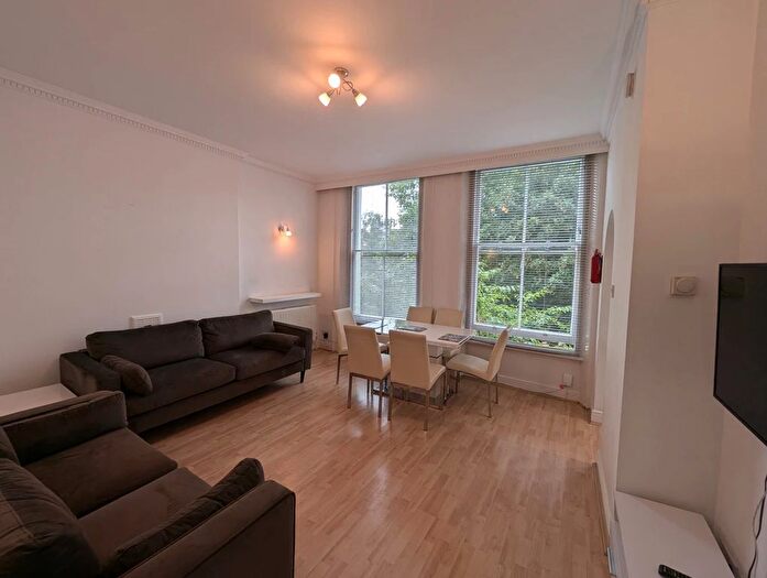 2 Bedroom Flat To Rent In Elgin Crescent, London, W11