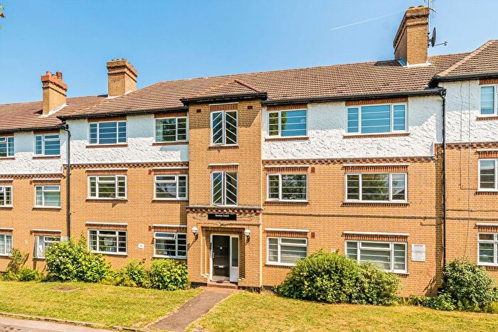 3 Bedroom Flat To Rent In Churchview Road, Twickenham, TW2