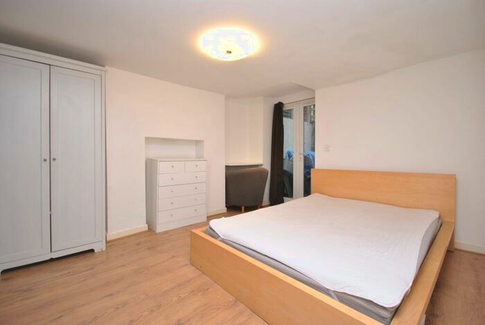 Flat To Rent In Milkwood Road Herne Hill, SE24