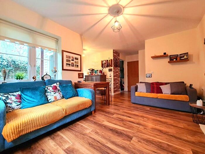 2 Bedroom Apartment To Rent In Brosse Way, Bromley, BR2