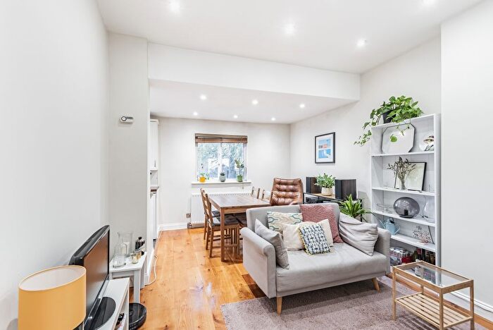 1 Bedroom Flat To Rent In Fernlea Road, Balham, London, SW12