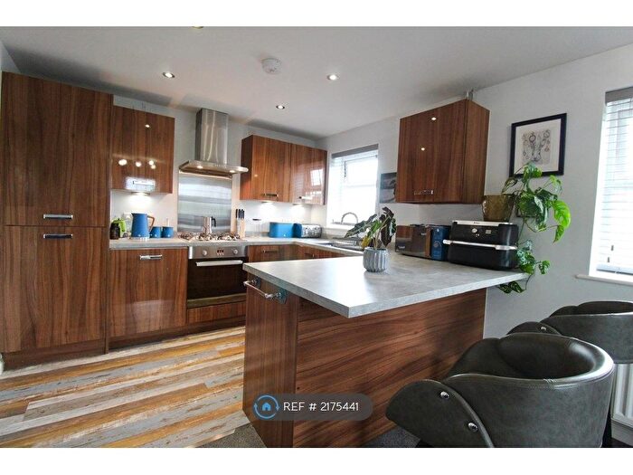 2 Bedroom Flat To Rent In Kestrel Grove, Hucknall, Nottingham, NG15