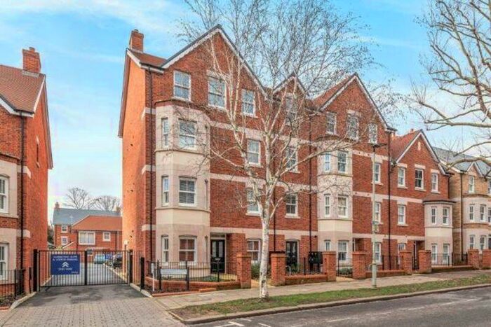 2 Bedroom Apartment To Rent In De Montfort Place, Bedford, MK40