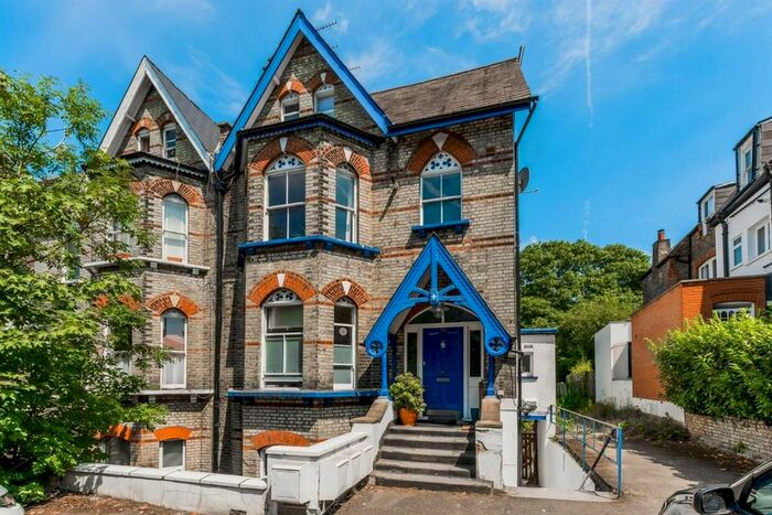 4 Bedroom Flat To Rent In Tetherdown, London, N10