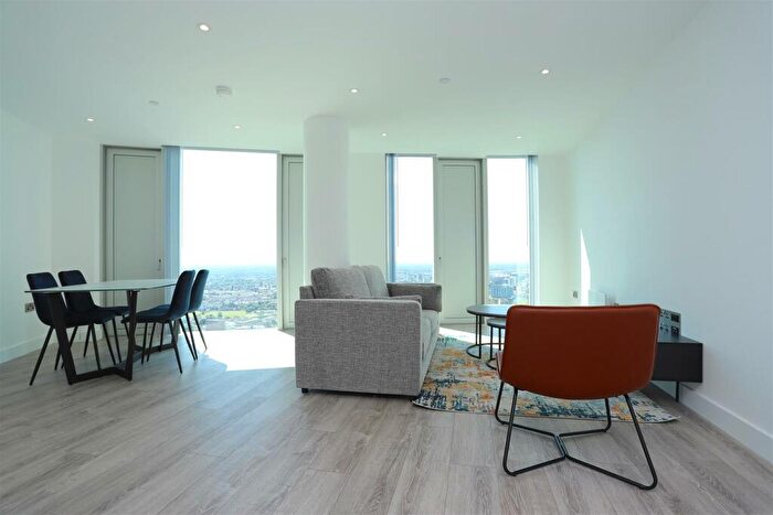 3 Bedroom Apartment To Rent In Thr, M15