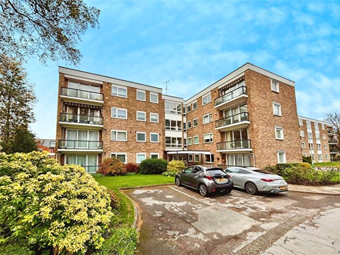 2 Bedroom Apartment For Sale In Queens Road, Cheltenham, Gloucestershire, GL50