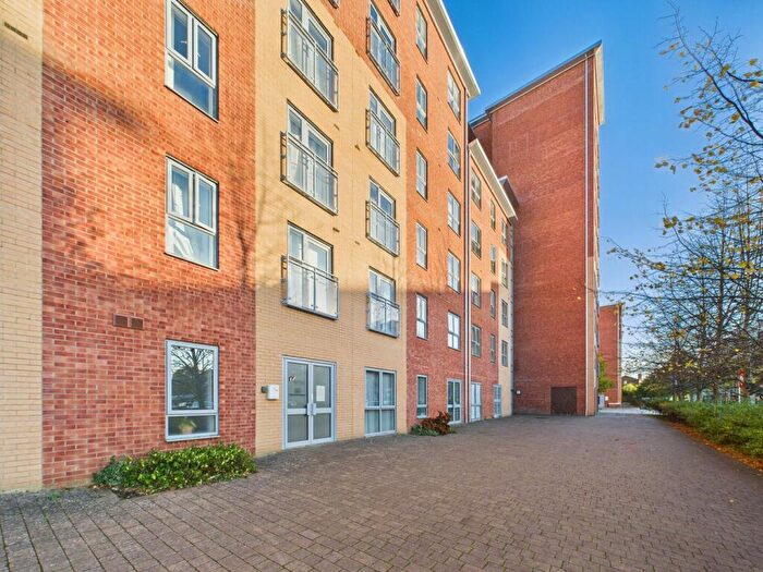 2 Bedroom Apartment For Sale In Moulsford Mews, Reading, RG30
