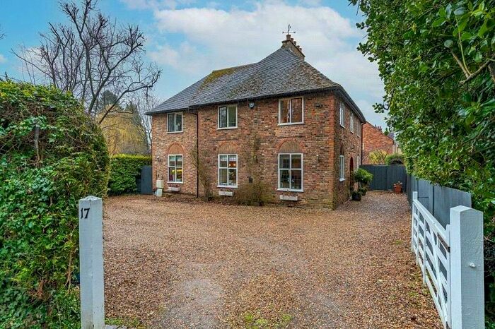 5 Bedroom Detached House To Rent In South Road, Amersham, Buckinghamshire, HP6