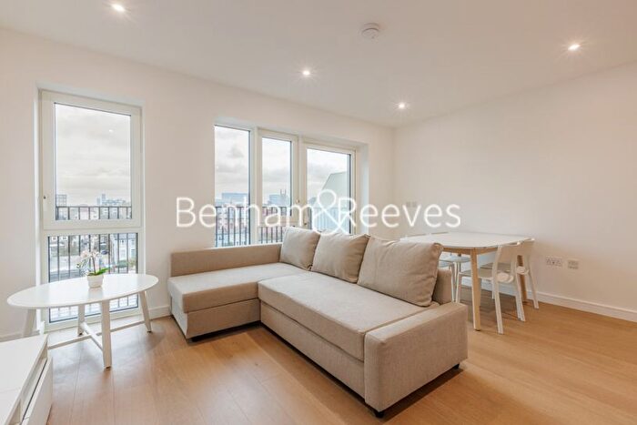 1 Bedroom Flat To Rent In Parrs Way, Hammersmith, W6