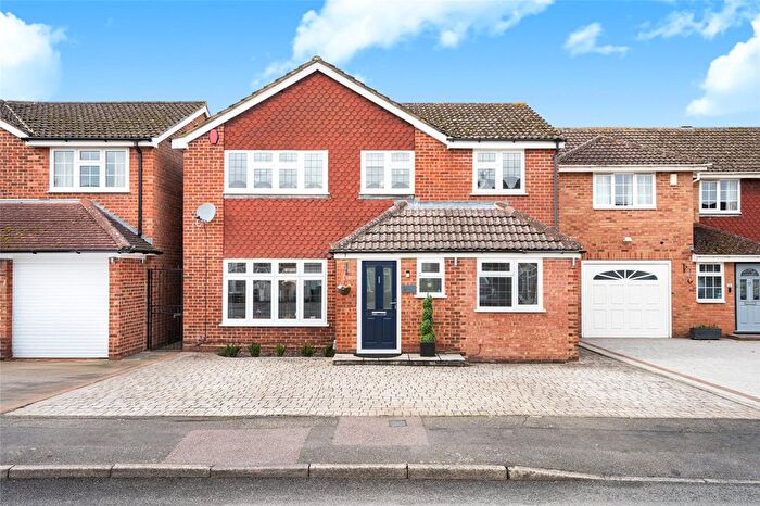 4 Bedroom Detached House For Sale In Sycamore Close, Watford, Hertfordshire, WD25
