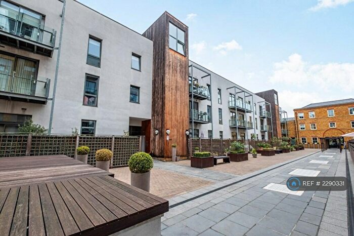 2 Bedroom Flat To Rent In Alexandra Avenue, Wandsworth, London, SW11