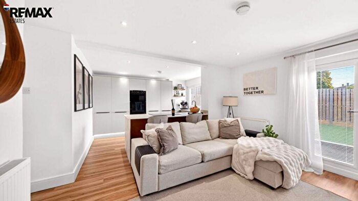 4 Bedroom End Of Terrace House For Sale In Glendevon Park, Winchburgh, EH52