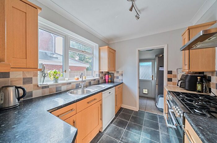 3 Bedroom Semi-Detached House For Sale In Whites Road, Southampton, Hampshire, SO19