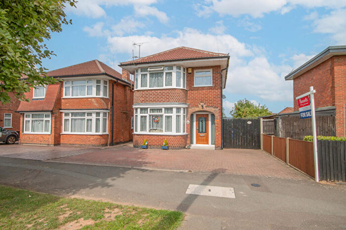 3 Bedroom Detached House For Sale In Brackensdale Avenue, Derby, DE22