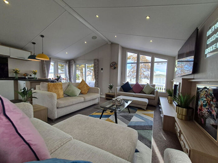 2 Bedroom Lodge For Sale In Hall Lane, Walton On The Naze, CO14
