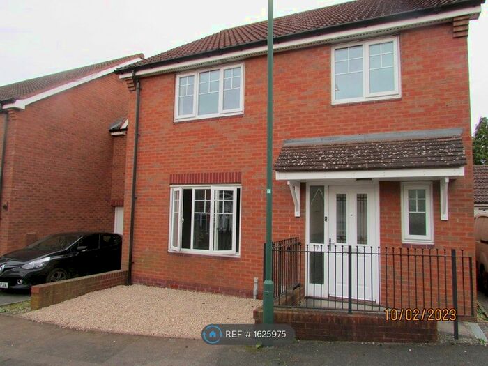 4 Bedroom Detached House To Rent In Edwardian Close, Solihull, B90